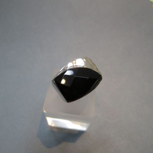 Fazettált Onix köves ezüst gyűrű