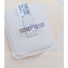Ezüst eljegyzési gyűrű csillogó  kövekkel