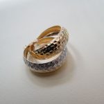 Fehér-sárga arany karikafülbevaló, nagyon egyedi!