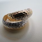 Fehér-sárga arany karikafülbevaló, nagyon egyedi!